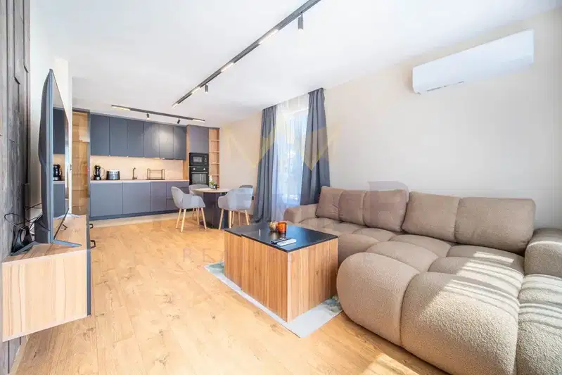 Three-room apartment with parking spaces in Vazrazhdane 4, Varna
