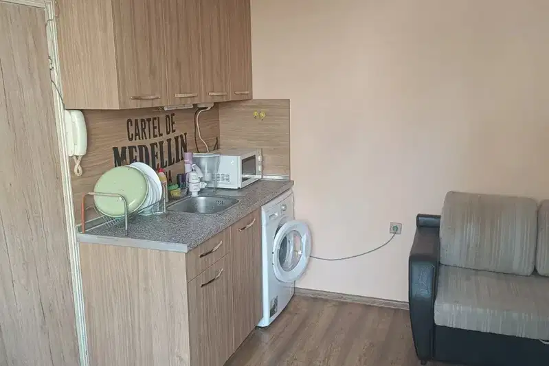 One-room apartment in Zimno Kino Trakiya, Varna with courtyard view