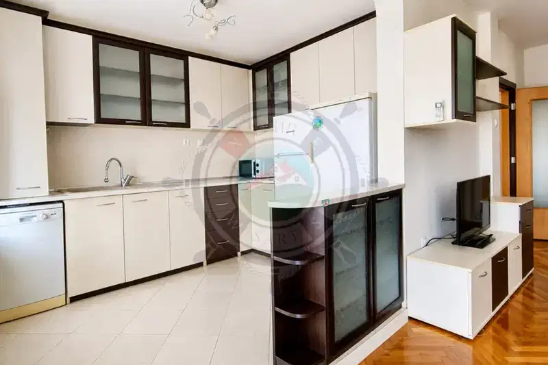 Three-room apartment with large terraces in Zimno Kino Trakiya, Varna