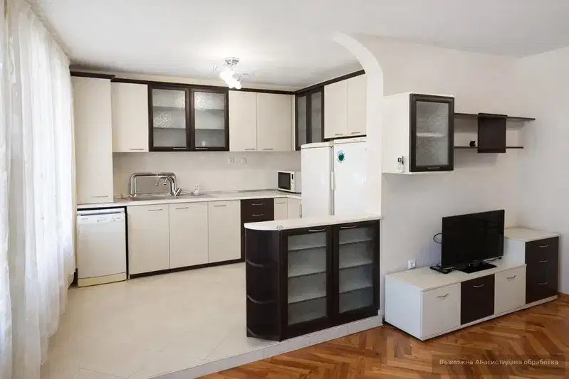 Large 4-room apartment in Zimno Kino Trakiya, Varna