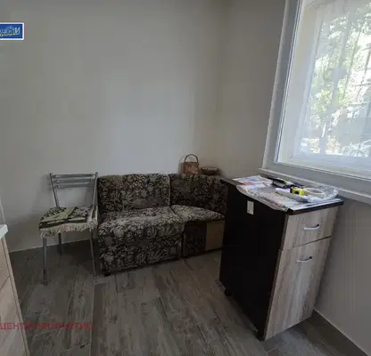 Снимка 3 — Тристаен апартамент в центъра на Велико Търново с остъклена тераса