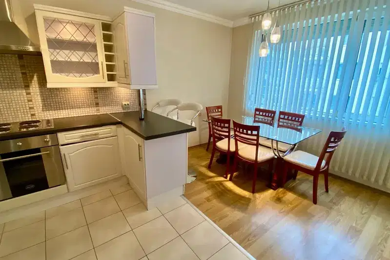 Three-room apartment with garage in Kolyu Ficheto district, Veliko Tarnovo