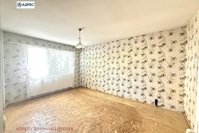 Едностаен апартамент във Враца, Младост