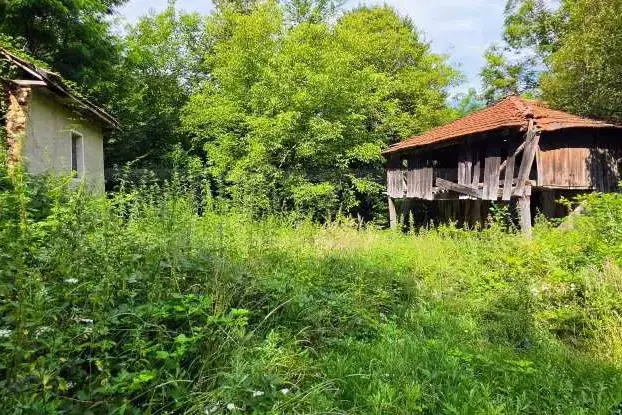 Plot in Oblast Lovech, Aprilci