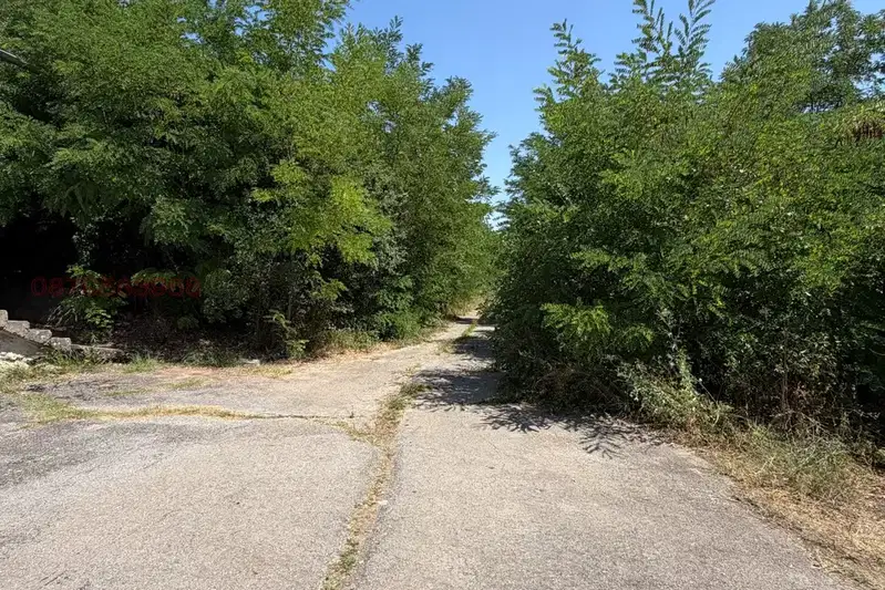 Парцел в Перник, Брезник