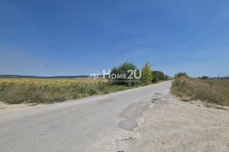 Парцел във Варна, Девня
