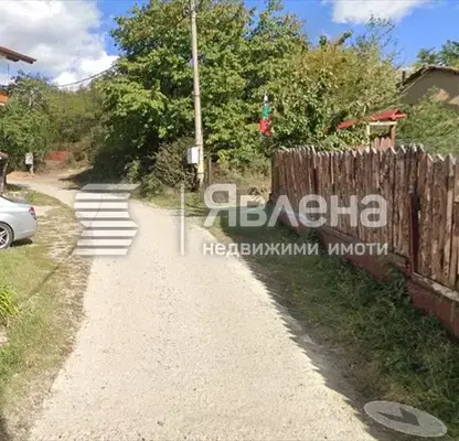 Photo 2 — Plot in Novi Iskyr