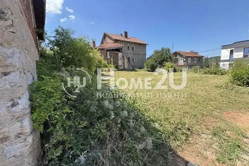 Plot in Pernik, Kamenina