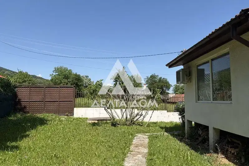 Plot in Sofia, Pravec
