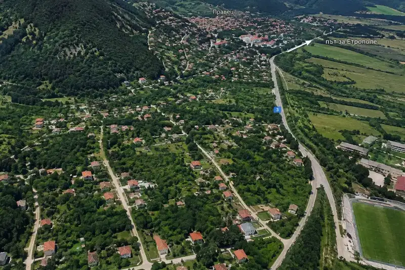Plot in Sofia, Pravec