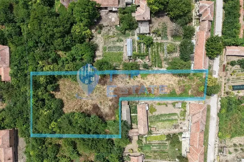 Plot in Veliko Tyrnovo, Alekovo