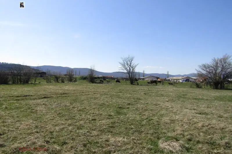 Парцел в Перник, с. Извор