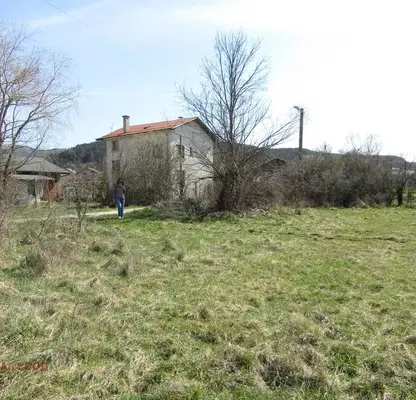 Photo 2 — Plot in Pernik, Izvor