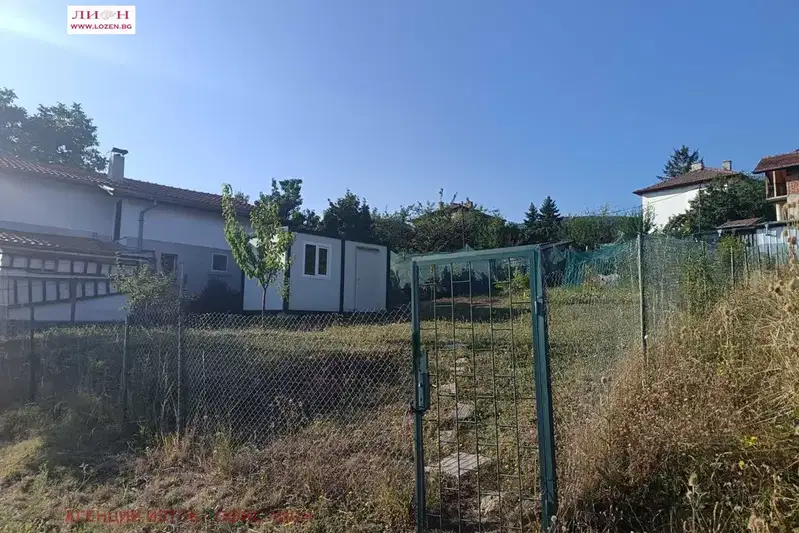 Plot in Lozen