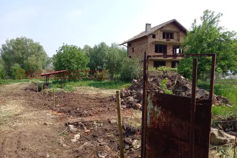 Plot in Sofia, Opicvet