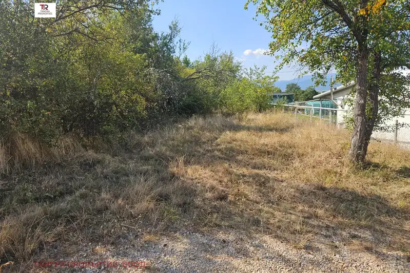 Plot in Pernik, Radibosh