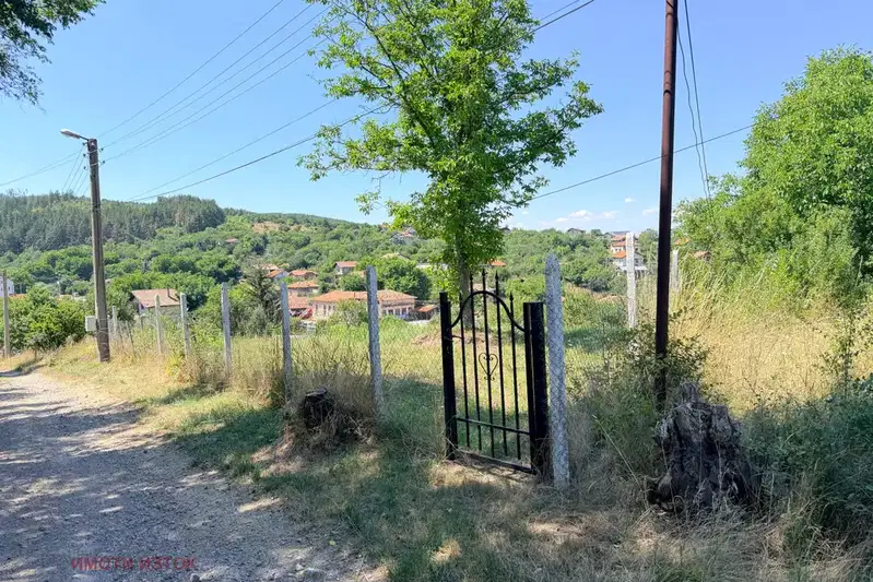 Plot in Oblast Pernik, Selishten Dol