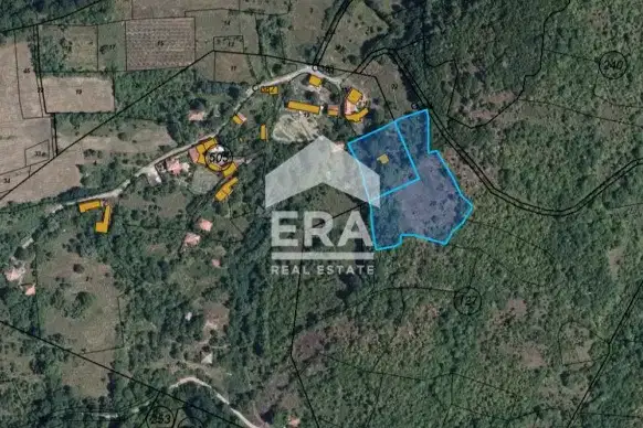 Plot in Veliko Tyrnovo, Voineja