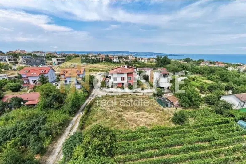Plot in Varna, Priboi