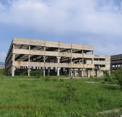 Снимка 4 — Парцел във Враца, Промишлена зона