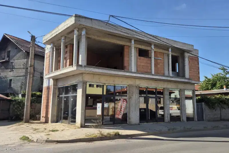 Самостоятелна сграда в Перник, Център