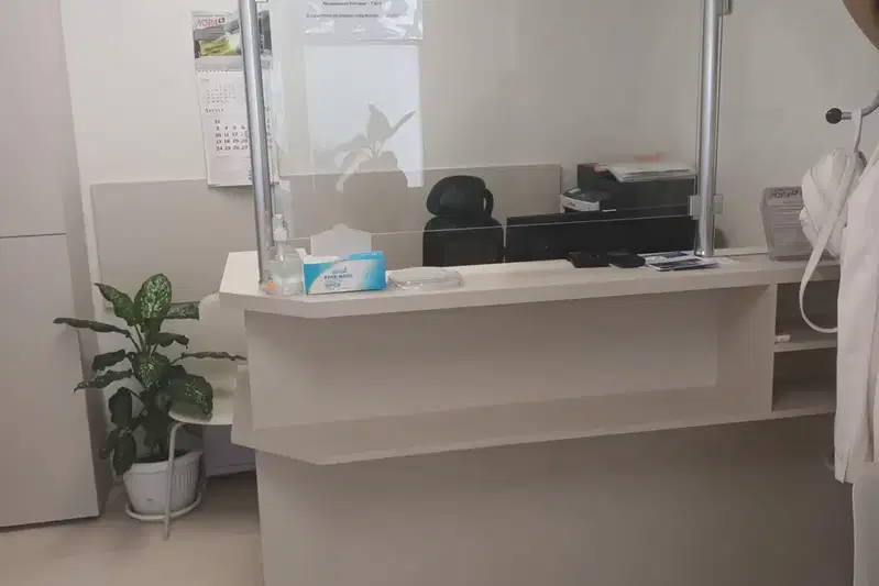 Бизнес имот в София, Белите брези