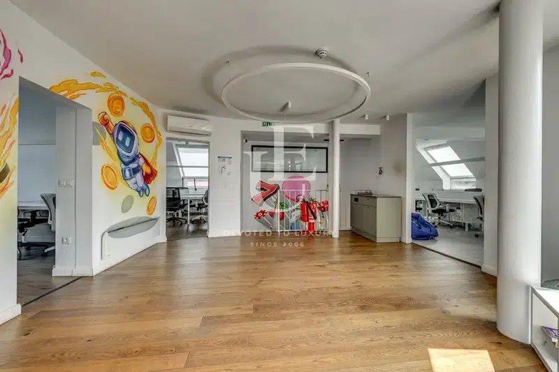 Standalone Building in Sofia, Centyr