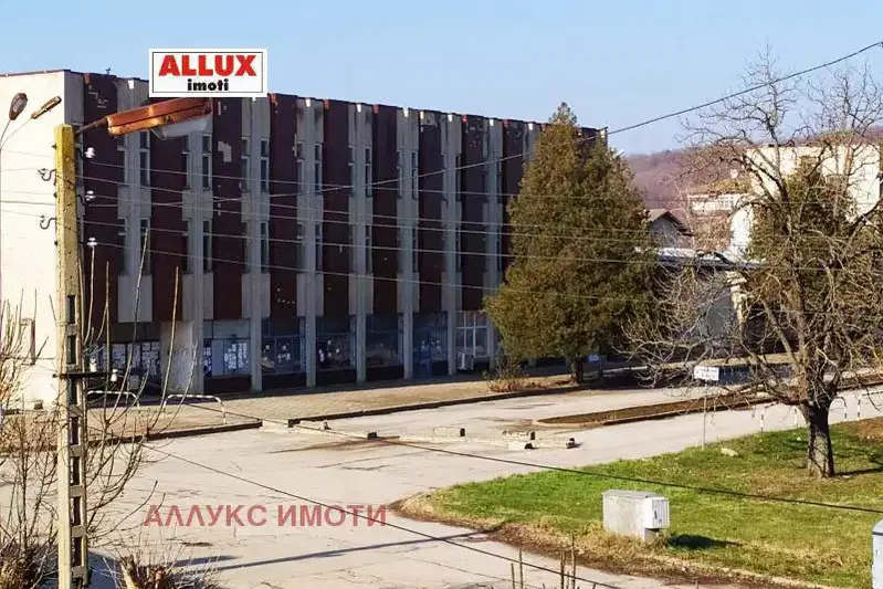 Промишлена сграда във Велико Търново, с. Драганово