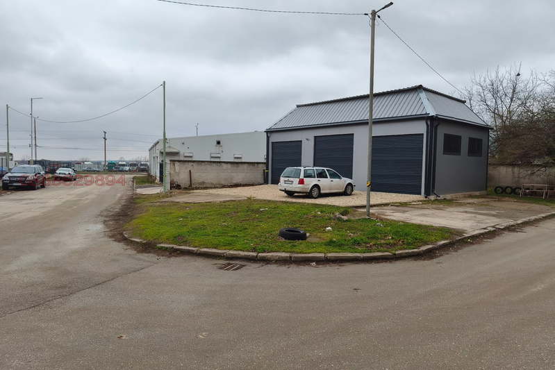 Industrial Building in Vraca, Dybnika