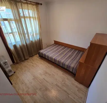 Снимка 2 — Трети етаж с 3 апартамента и механа в Банско