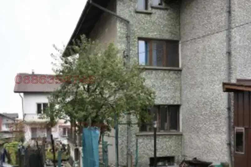 Приземен етаж от къща с отделен вход в Берковица