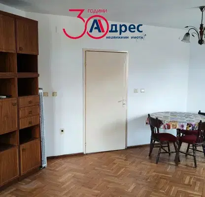 Снимка 3 — Втори етаж 3-стаен апартамент в Карлово с тераса