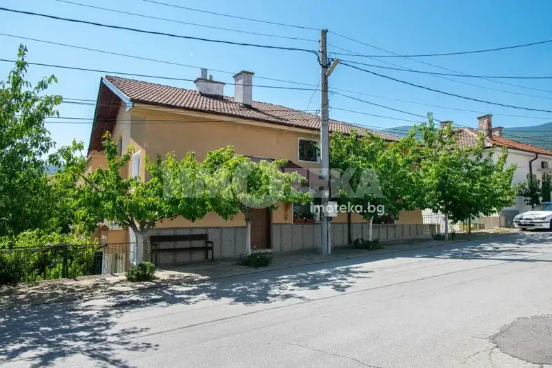 Floor of House in Oblast Plovdiv, Kuklen