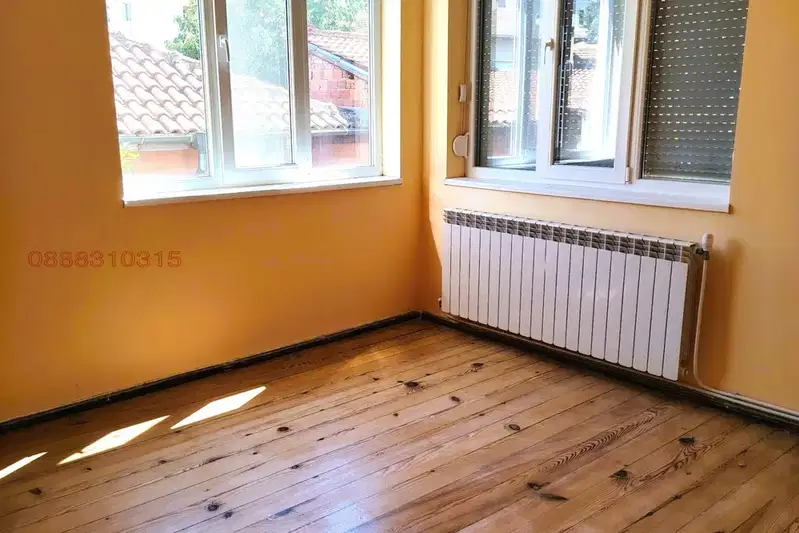 Floor of House in Kyustendil, Centyr