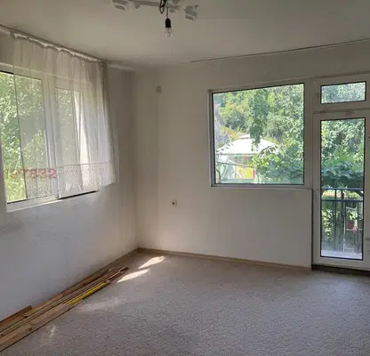 Photo 5 — Floor of House in Oblast Vraca, Mezdra