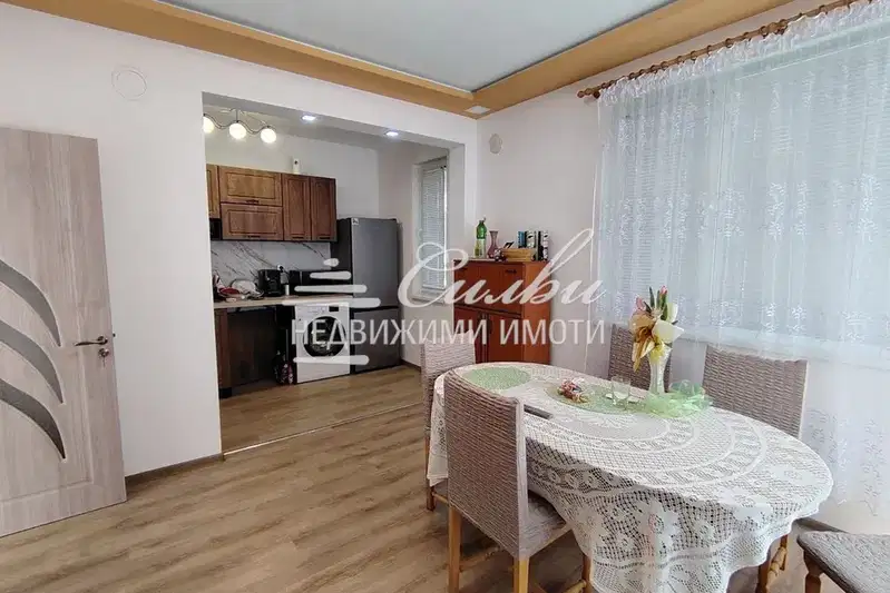 Етаж от къща в Шумен, Нови пазар