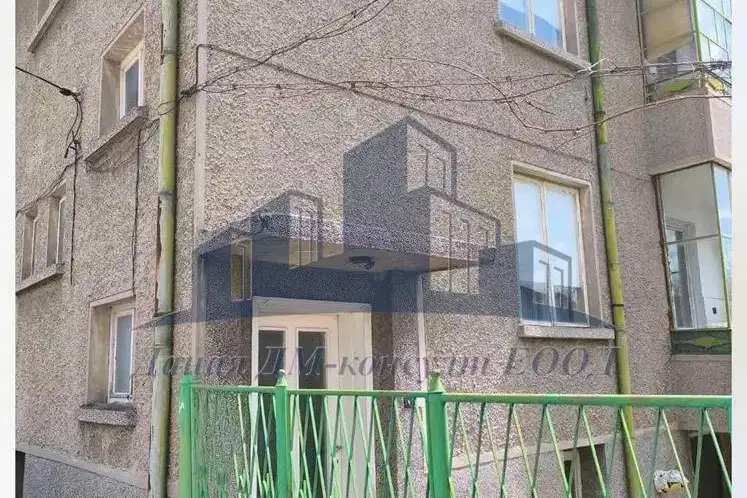 Floor of House in Oblast Shumen, Novi Pazar