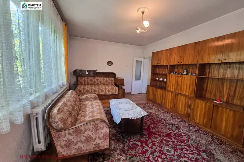 Floor of House in Pleven, Shirok Centyr