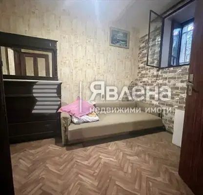 Photo 4 — Floor of House in Plovdiv, Centyr