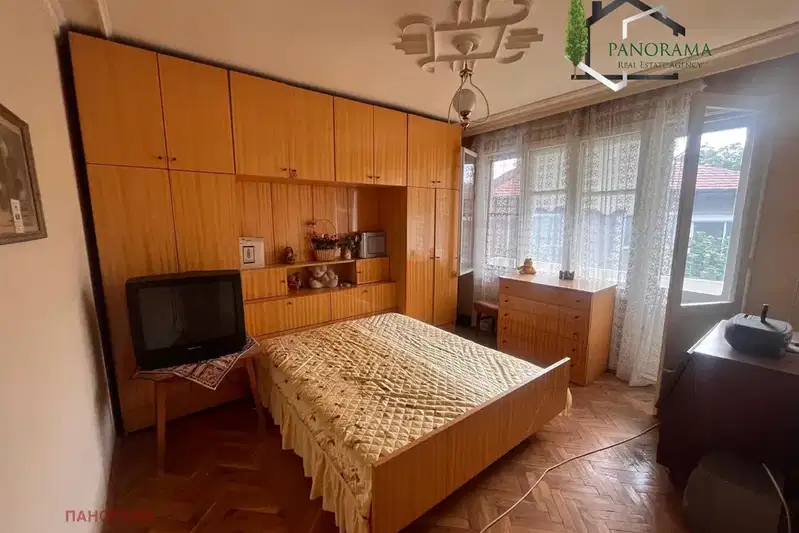 Floor of House in Shumen, Pojarnata