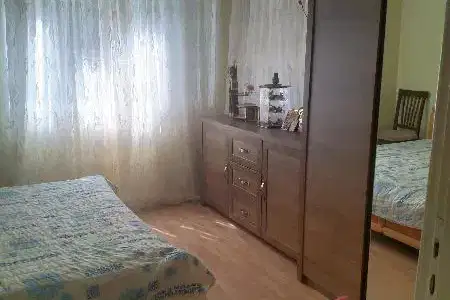 Двустаен етаж от къща в Шумен, Военно училище с двор