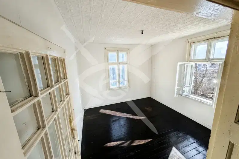 Independent floor of a house with 2 rooms in Center, Sofia