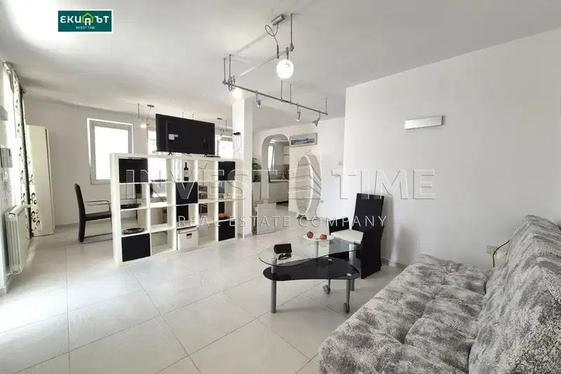 Floor of House in Varna, Akchelar