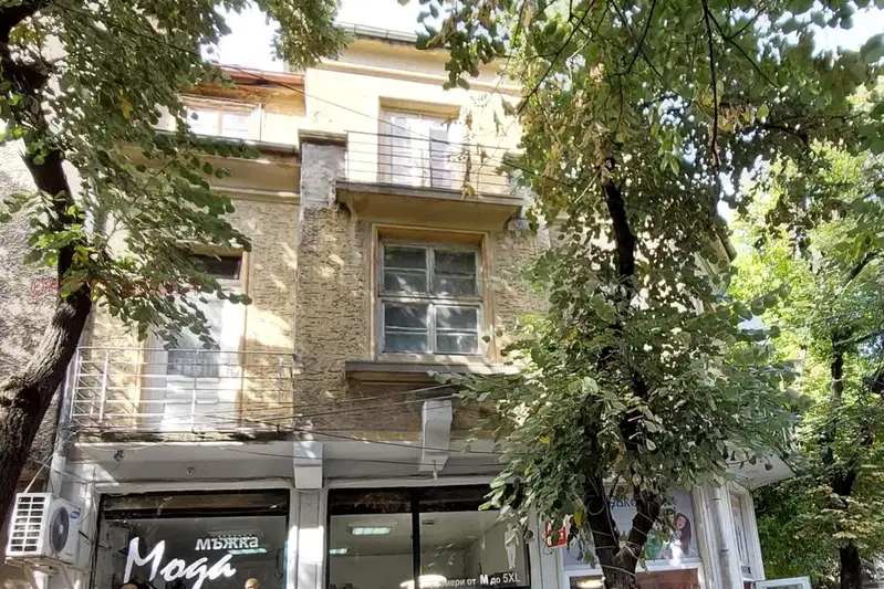 Тристаен апартамент 84 кв.м. във Велинград с две тераси