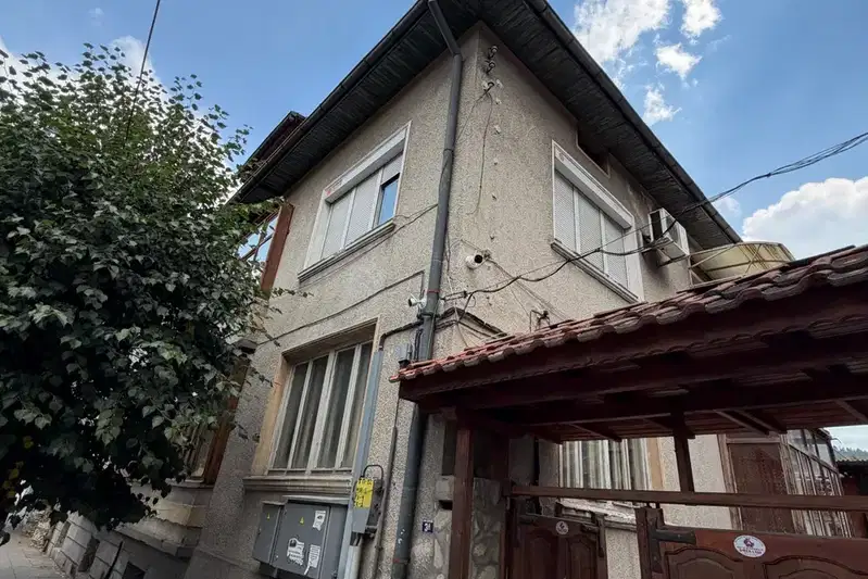 Самостоятелен втори етаж с 3 стаи в кв. Чепино, Велинград