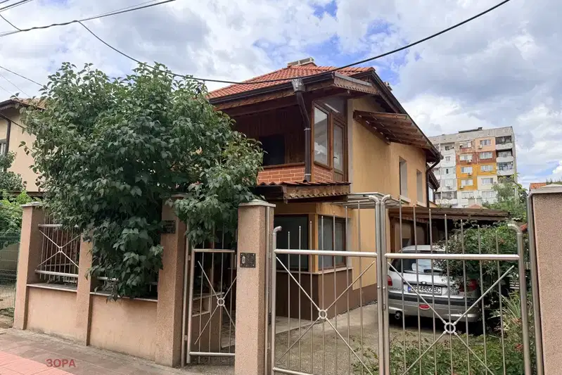 Floor of House in Vraca, Metalurg