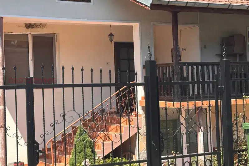 House in Oblast Lovech, Aprilci