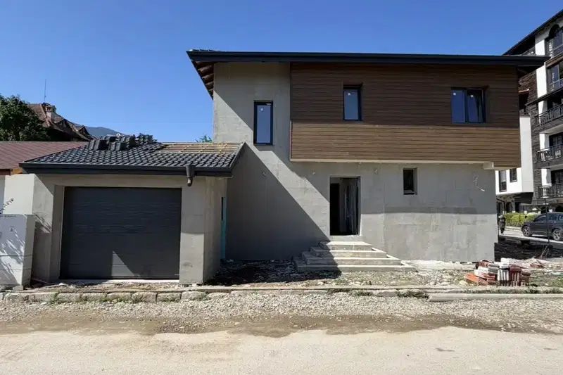Нова къща 210 кв.м в ски зона Банско с паркинг