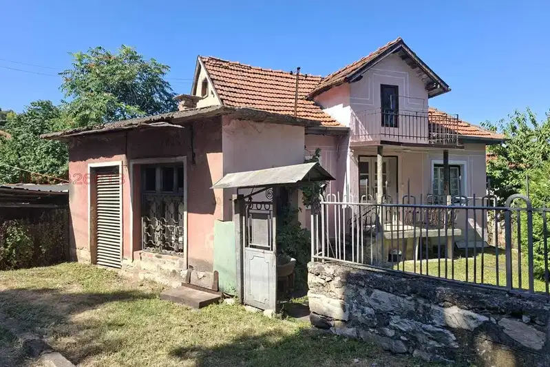 House in Oblast Montana, Berkovica