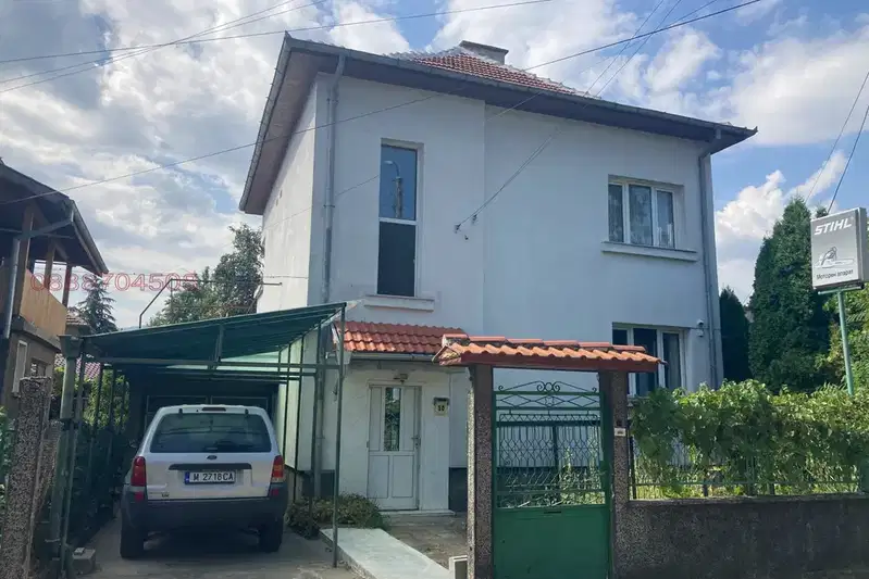 Къща с 3 стаи и гараж в гр. Берковица, област Монтана